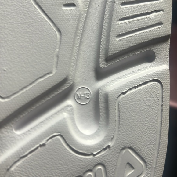 Men FILA Slides - Picture 5 of 8